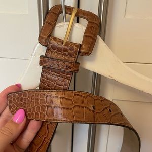Brown leather “croc” textured belt. US L. Cole Haan